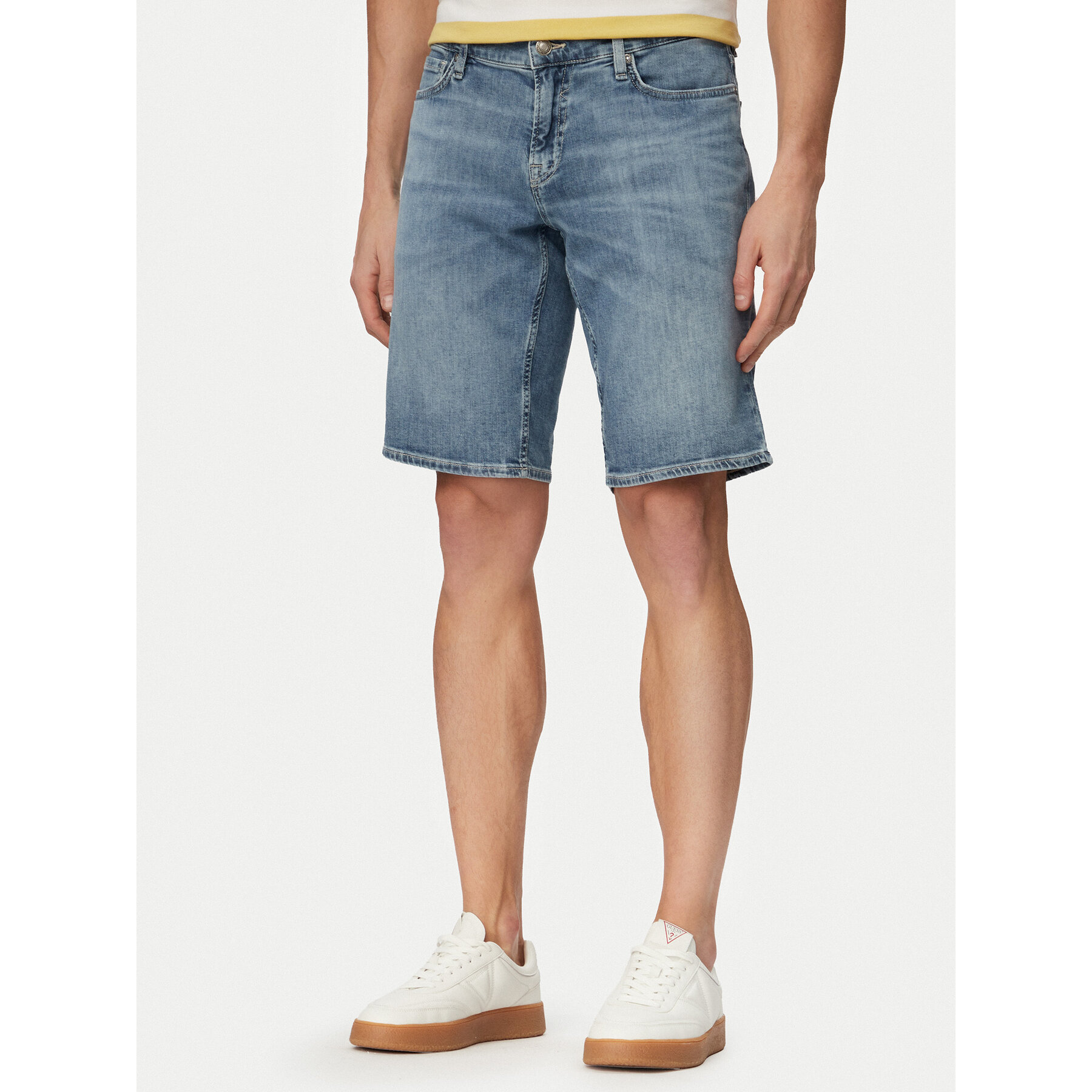 Guess Szorty jeansowe M6GD01 D0758 Niebieski jasny Regular Fit