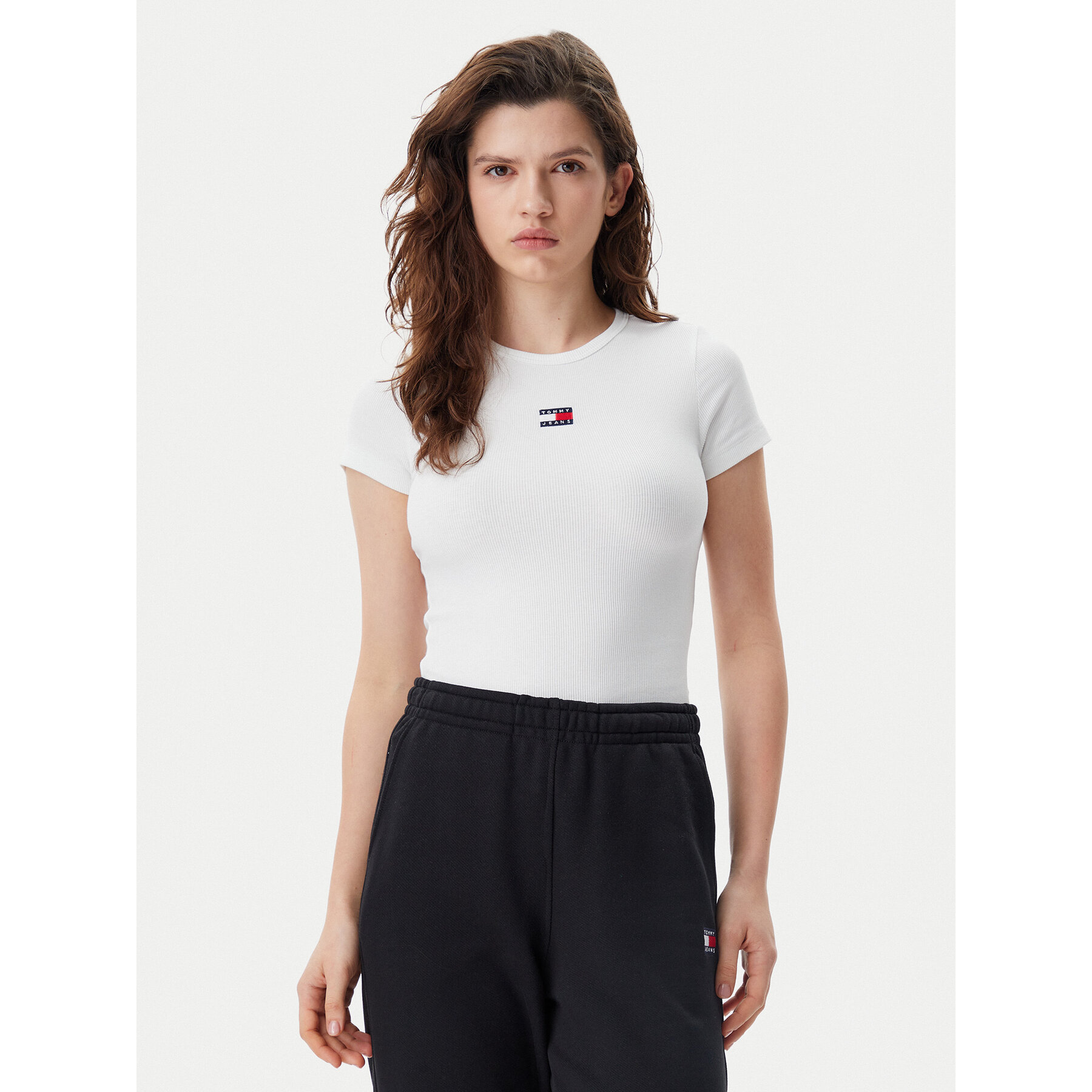 Tommy Jeans T-Shirt Badge DW0DW17881 Biały Slim Fit