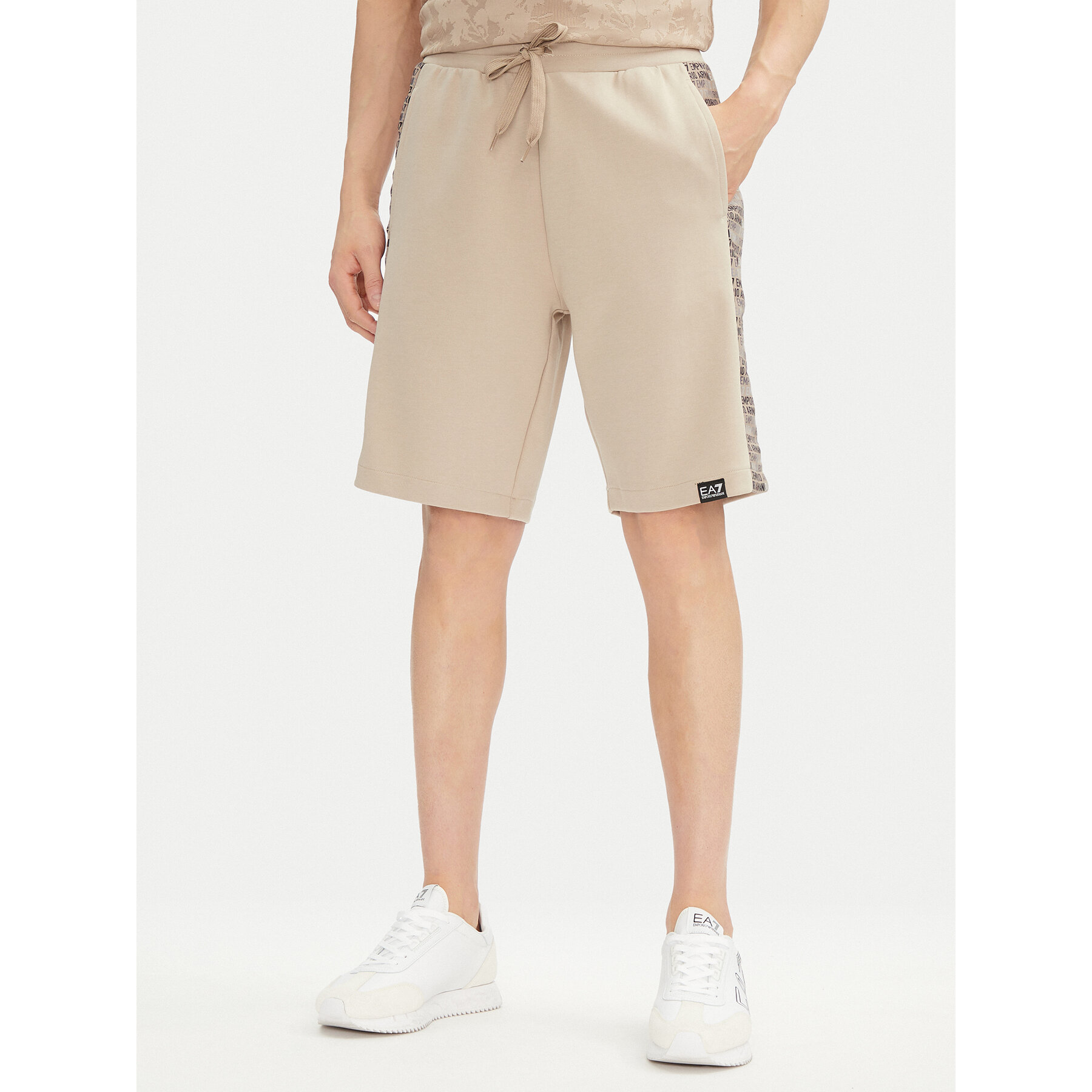EA7 Emporio Armani Szorty sportowe 7M000217 AF12660 U6155 Beżowy Regular Fit
