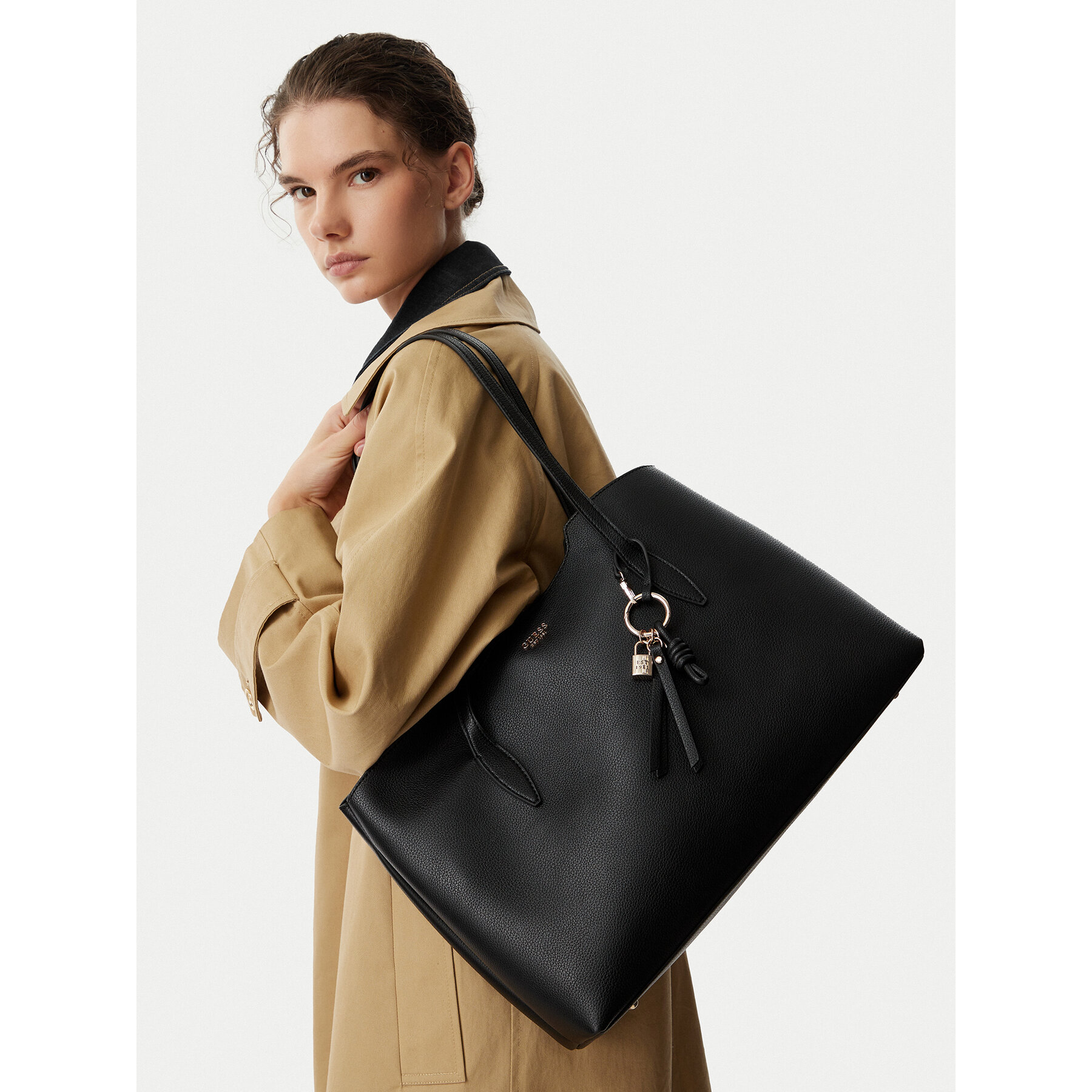 Guess Torebka HWBG97 35230 Czarny