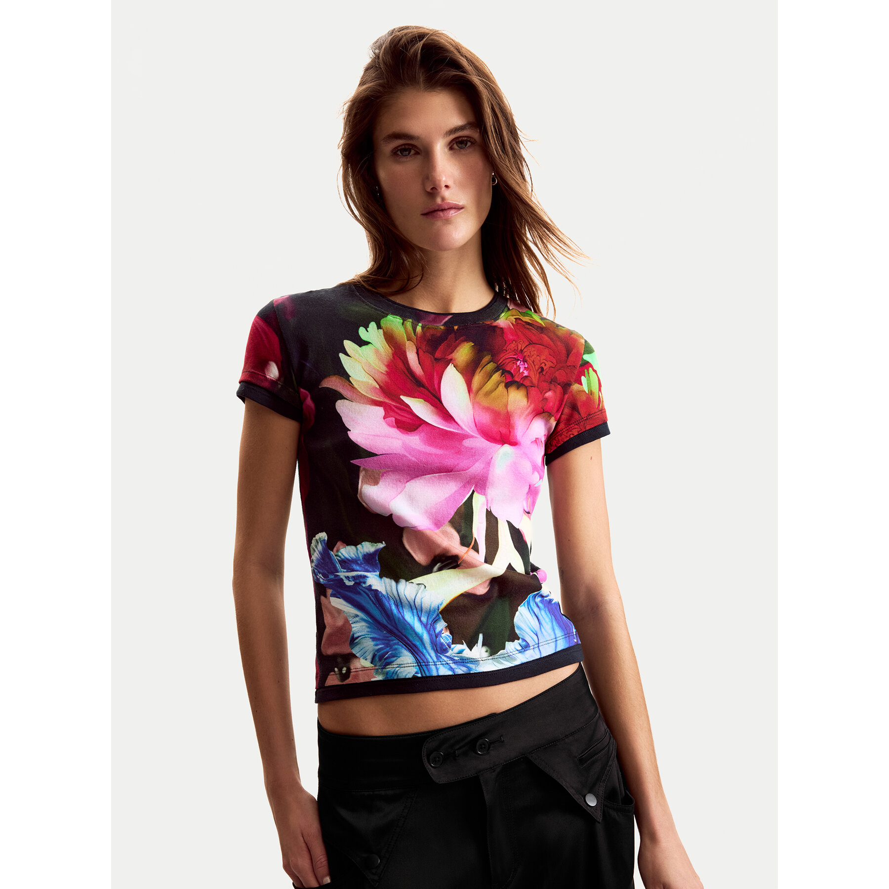 Desigual T-Shirt Multiflowers Lacroix 26SWTK49 Czarny Regular Fit