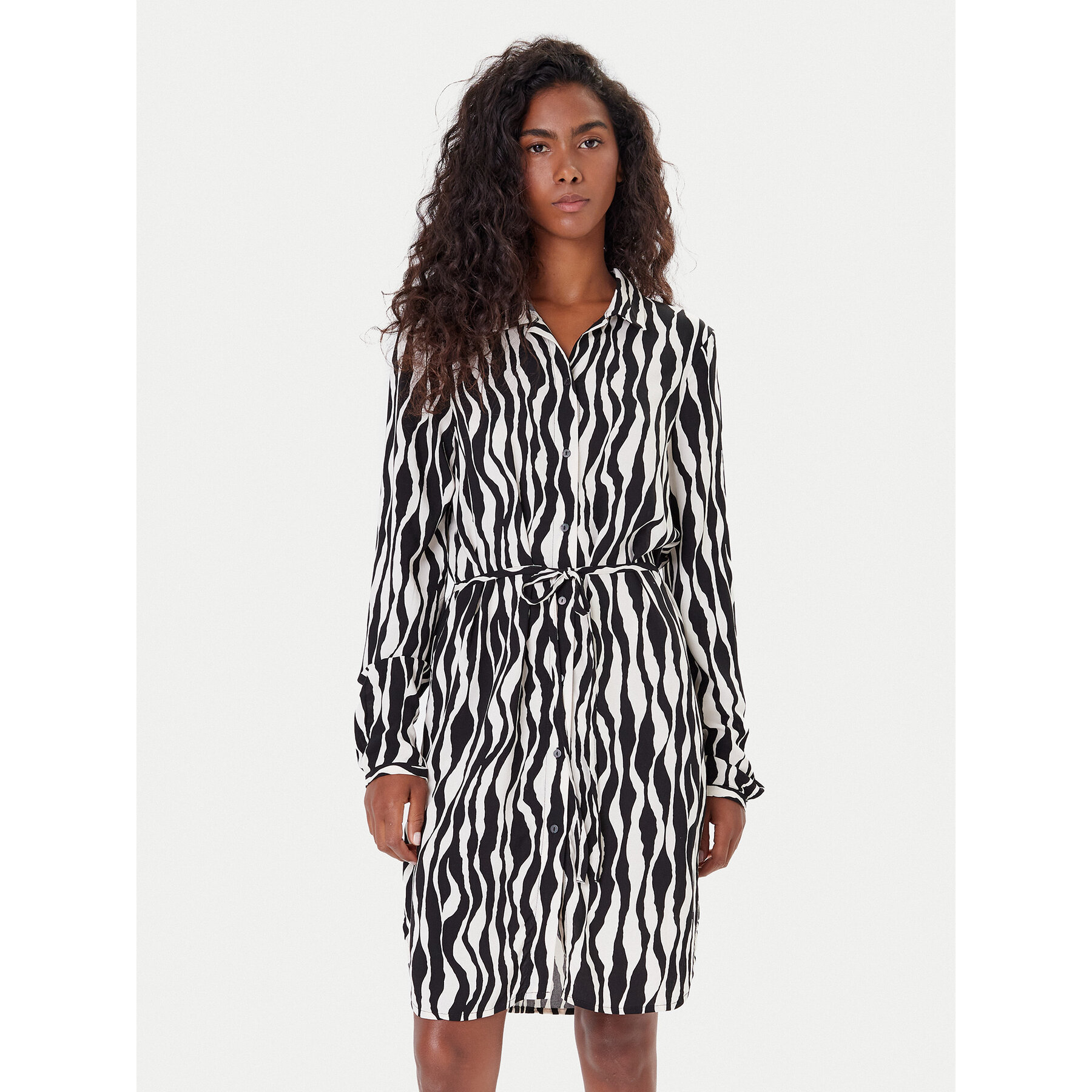 ONLY Sukienka koszulowa Nova 15241890 Czarny Regular Fit