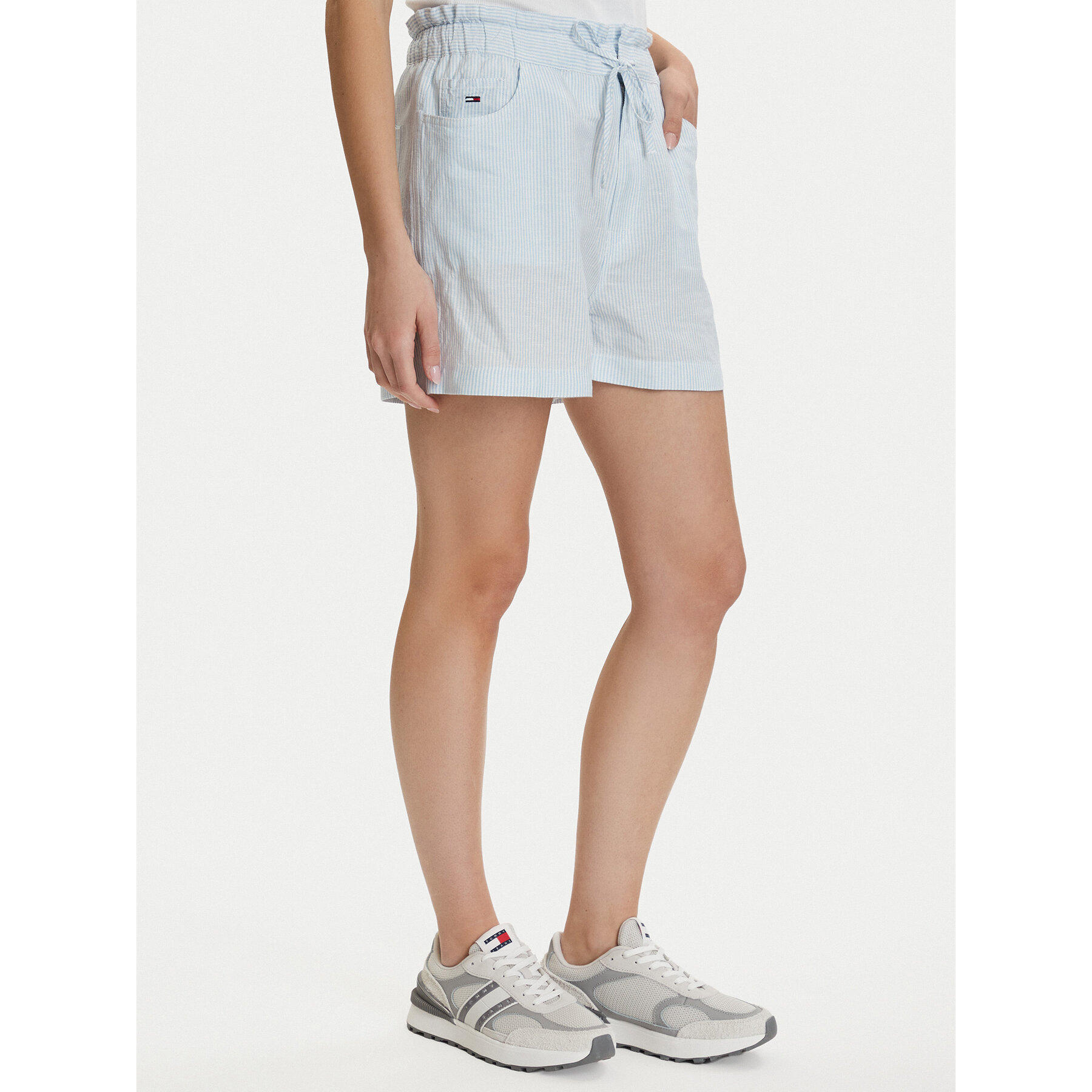 Tommy Jeans Szorty materiałowe DW0DW22227 Niebieski jasny Regular Fit