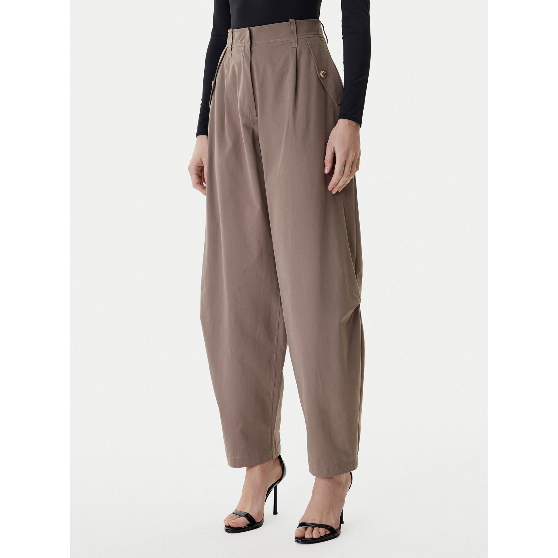 Guess Spodnie materiałowe W6RB08 WJ692 Brązowy Regular Fit
