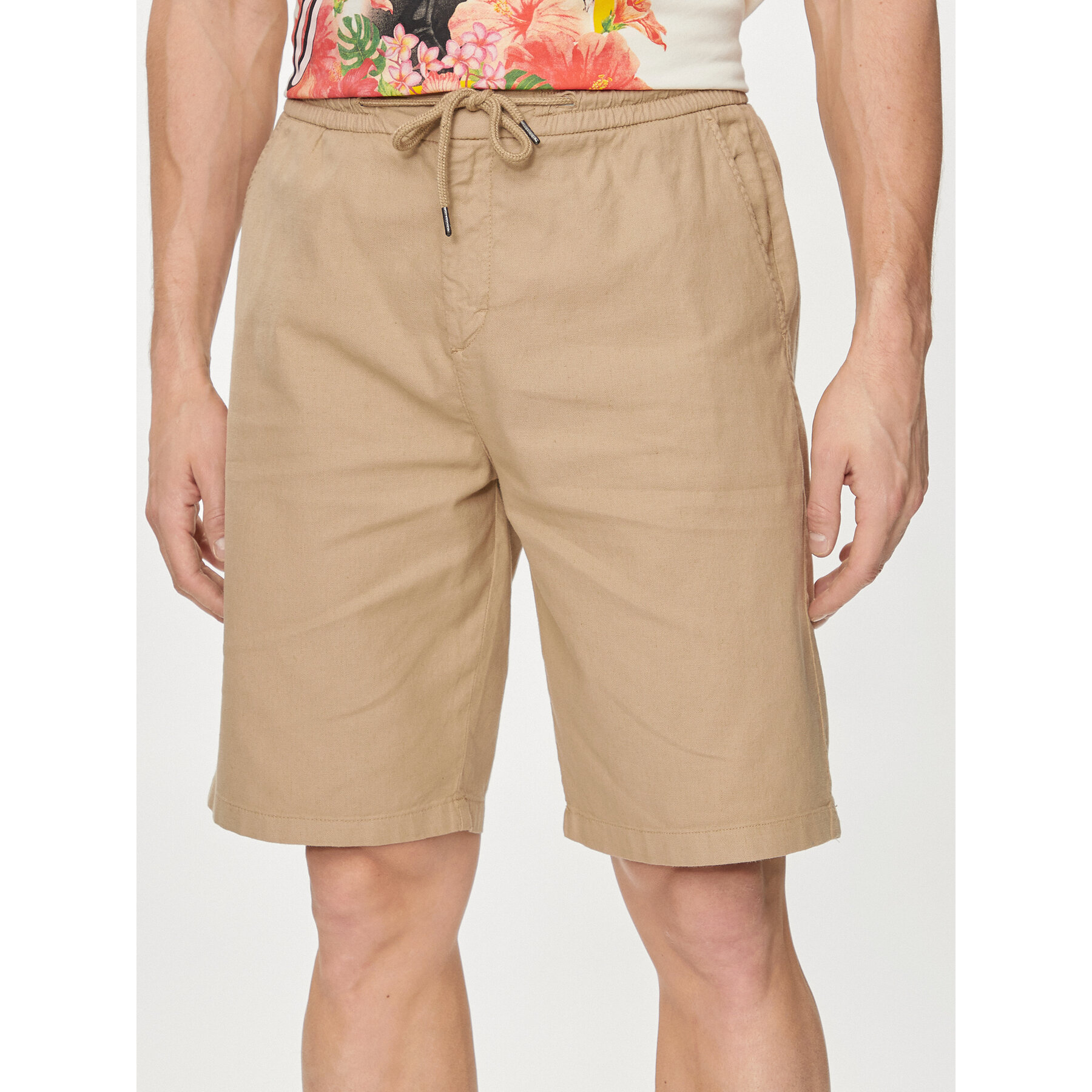 Guess Szorty materiałowe Mick M4GD02 WFBXA Khaki Regular Fit