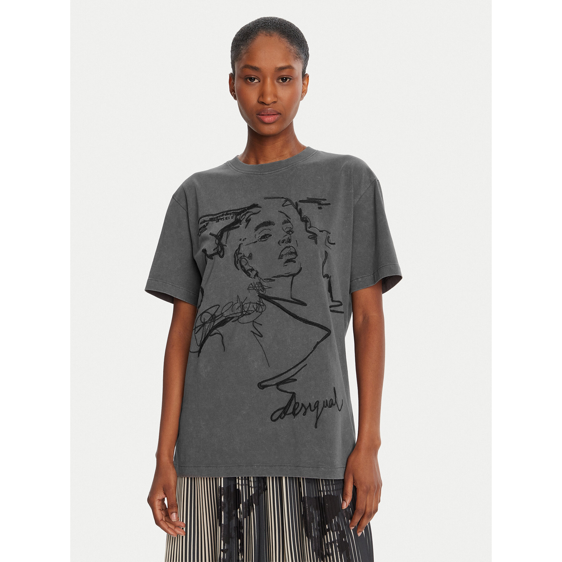 Desigual T-Shirt Budapest 25WWTK47 Szary Regular Fit