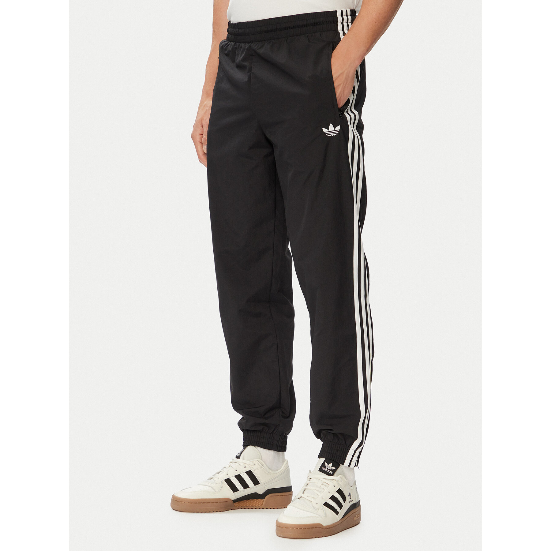 adidas Spodnie dresowe Firebird Woven KE1371 Czarny Regular Fit