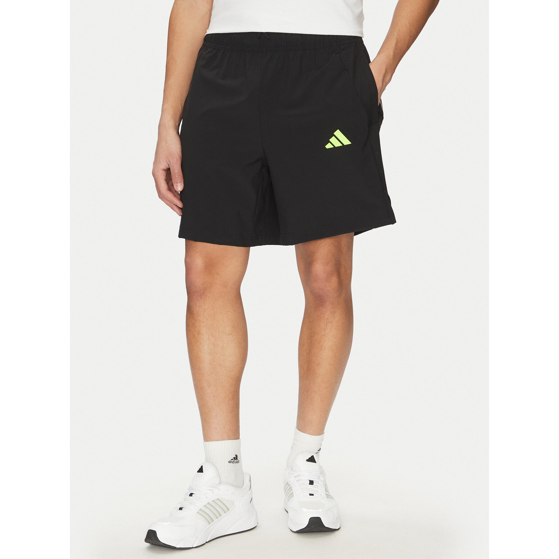 adidas Szorty sportowe Tech JM6252 Czarny Regular Fit