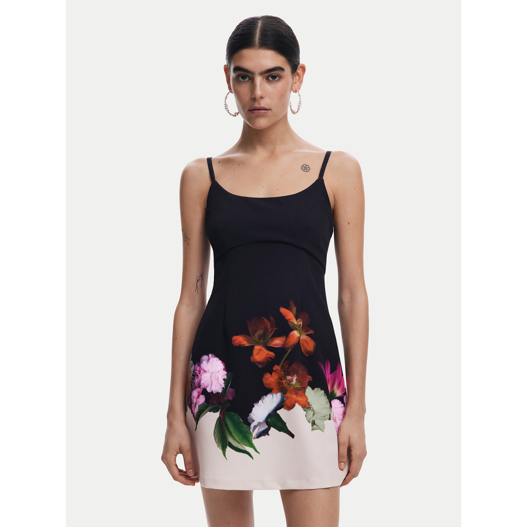 Desigual Sukienka letnia Le Mans 25SWVW16 Czarny Regular Fit