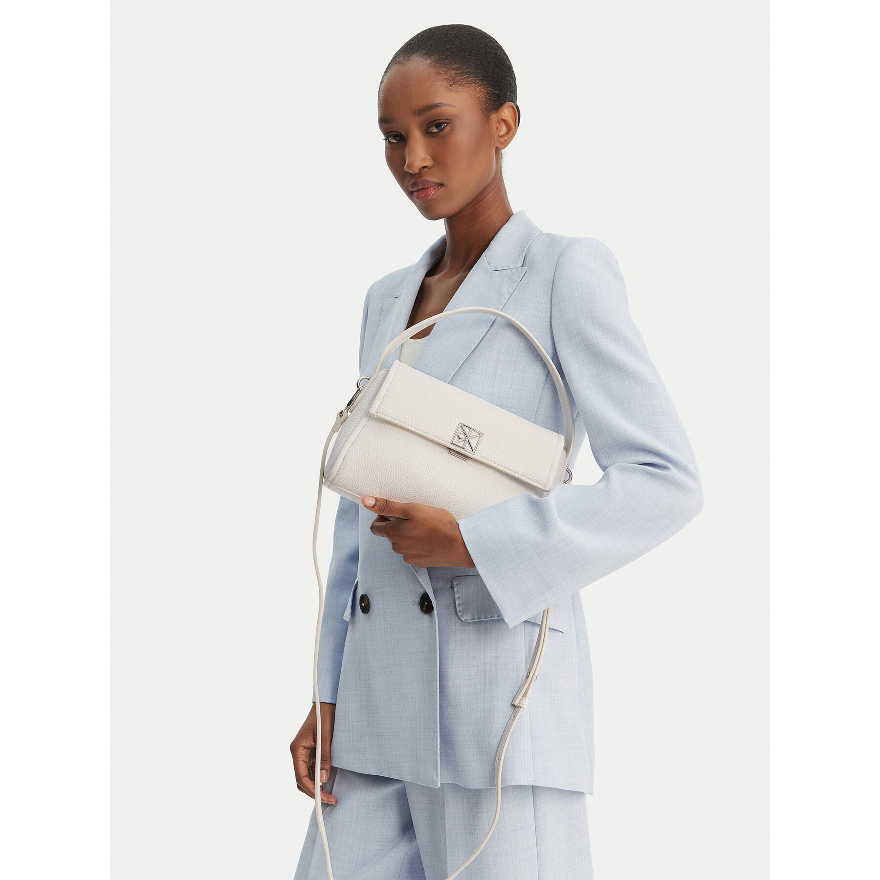 Calvin Klein Torebka Emblem Hw Pebble Shoulder Bag 25 LV04F3425G Biały