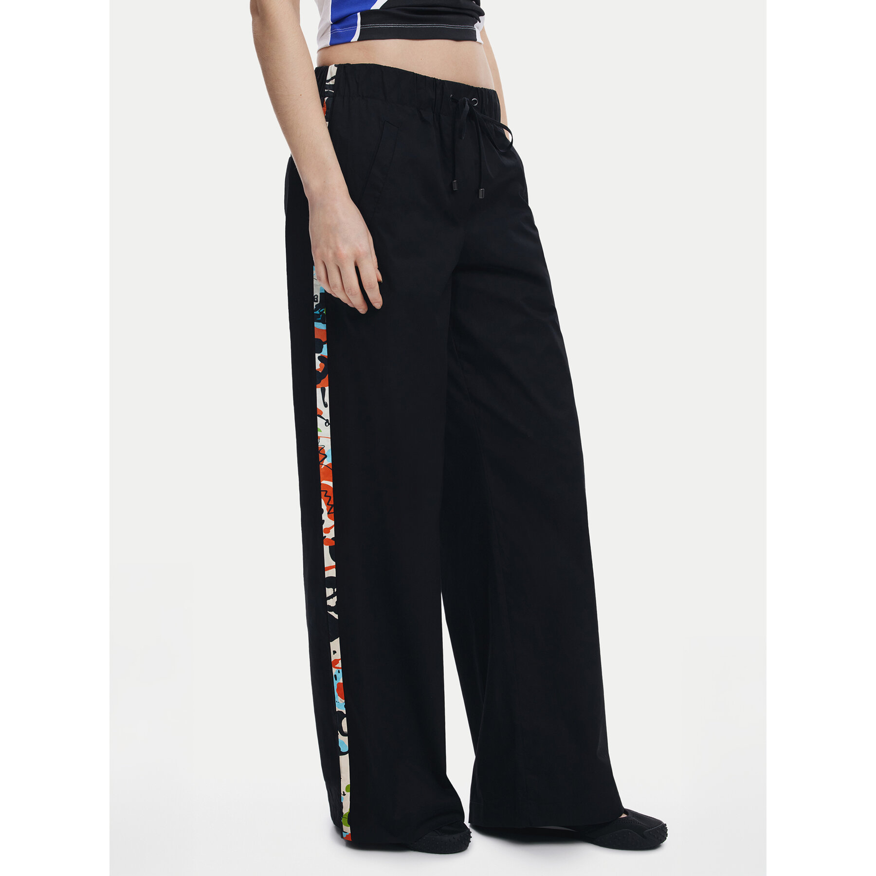 Desigual Spodnie materiałowe Paisley 25SWPW19 Czarny Regular Fit