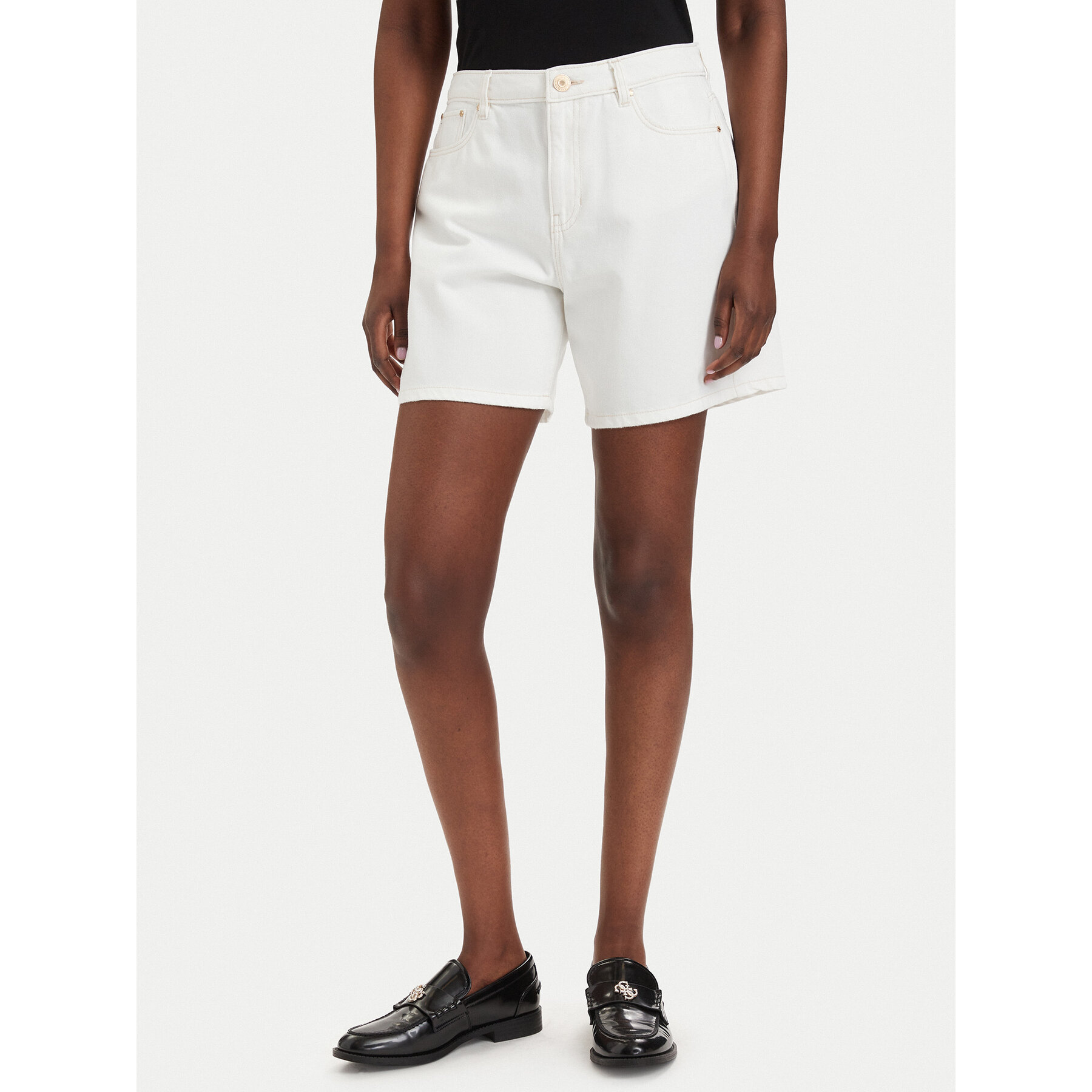 Guess Szorty jeansowe W6GD1A D0704 Biały Relaxed Fit