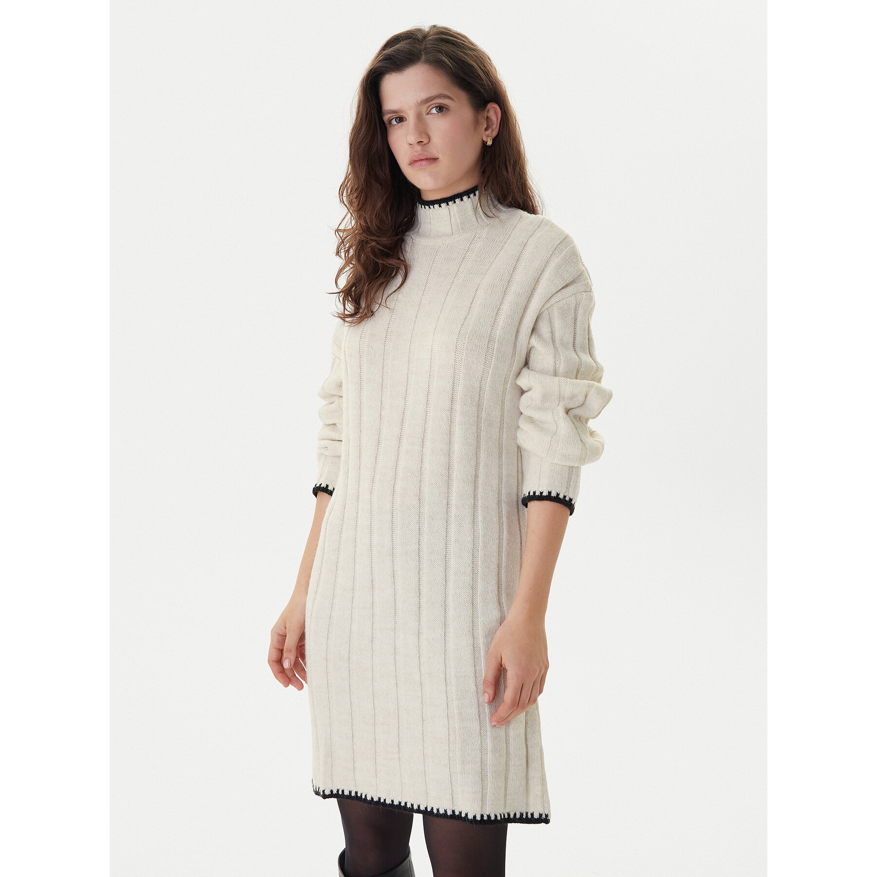 ONLY Sukienka dzianinowa Chick Stitch 15366020 Beżowy Loose Fit