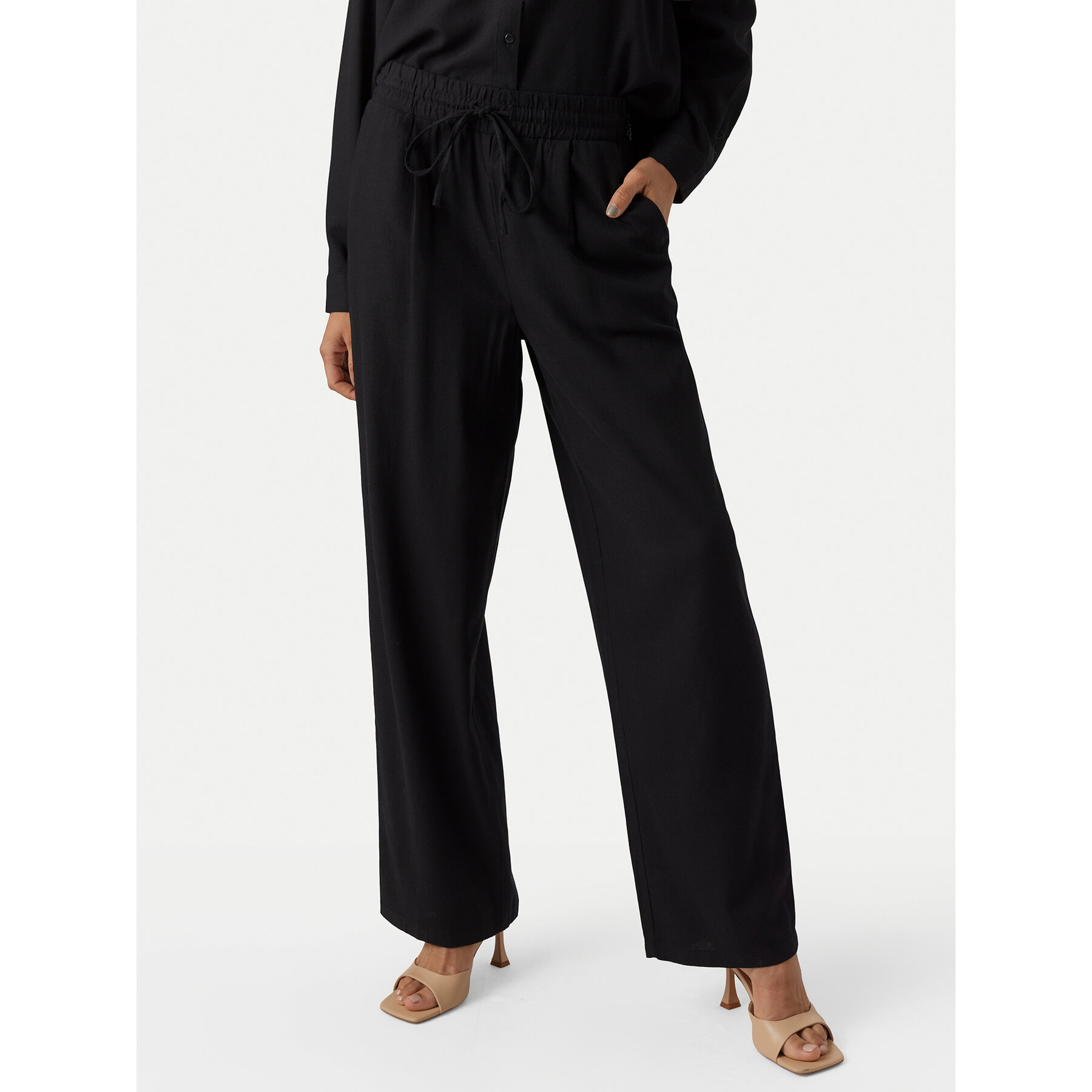 Vero Moda Spodnie materiałowe Jesmilo 10287363 Czarny Regular Fit