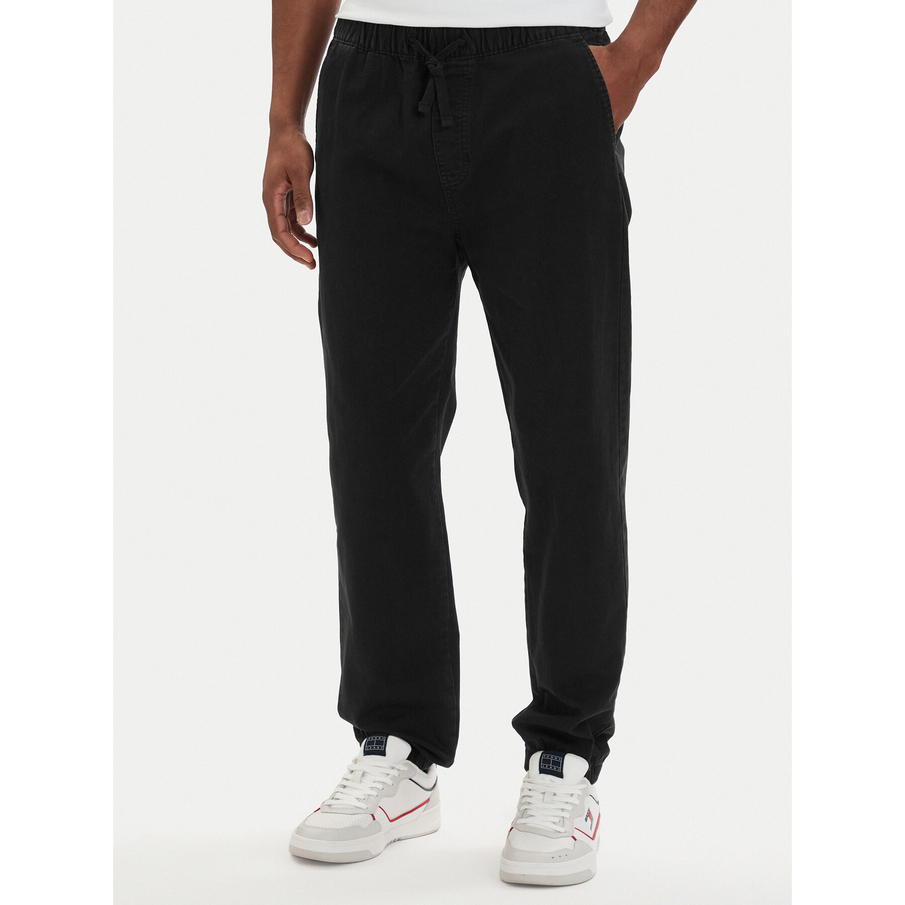 Tommy Jeans Joggery DM0DM22819 Czarny Tapered Fit