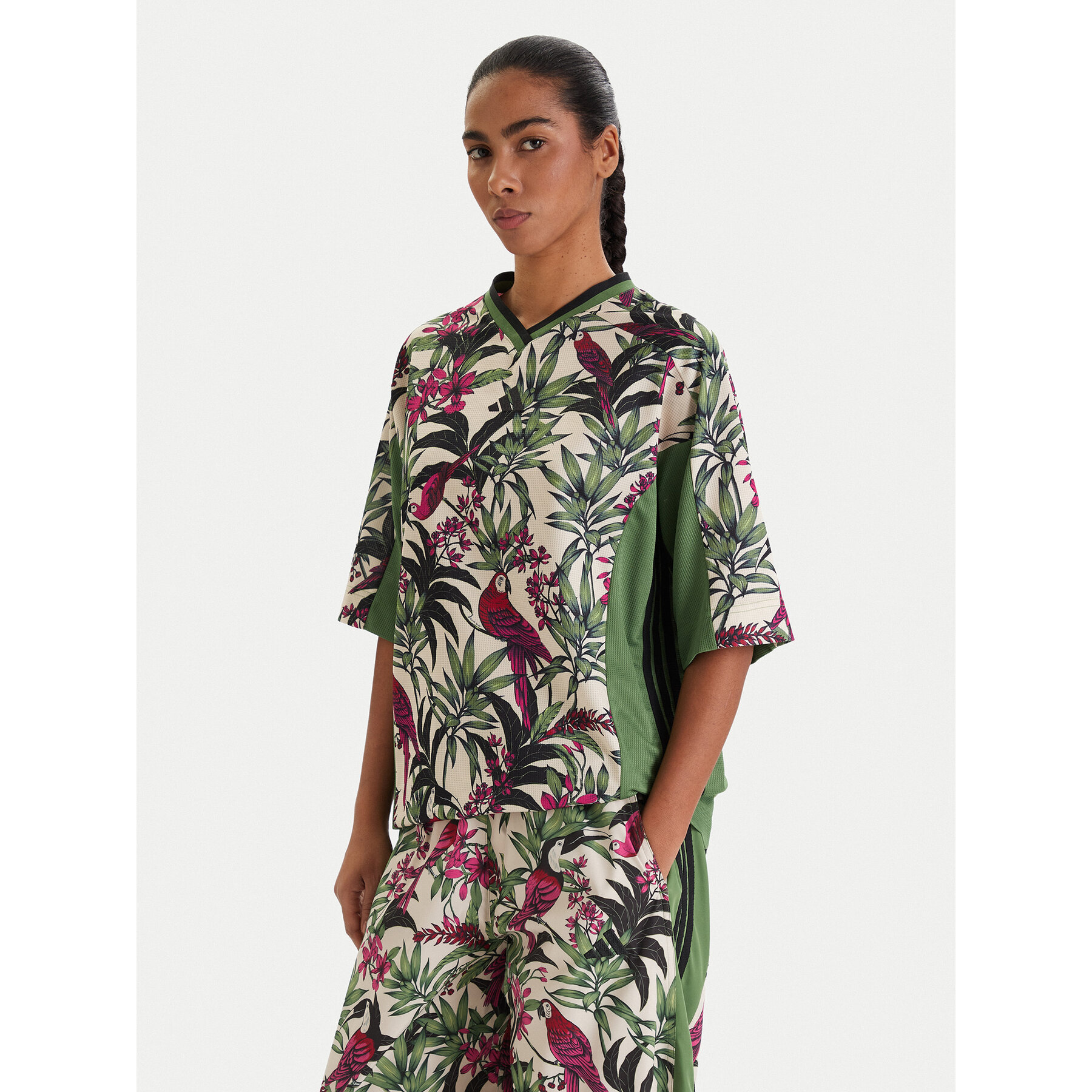 adidas T-Shirt Farm Rio Premium KD4628 Zielony Loose Fit