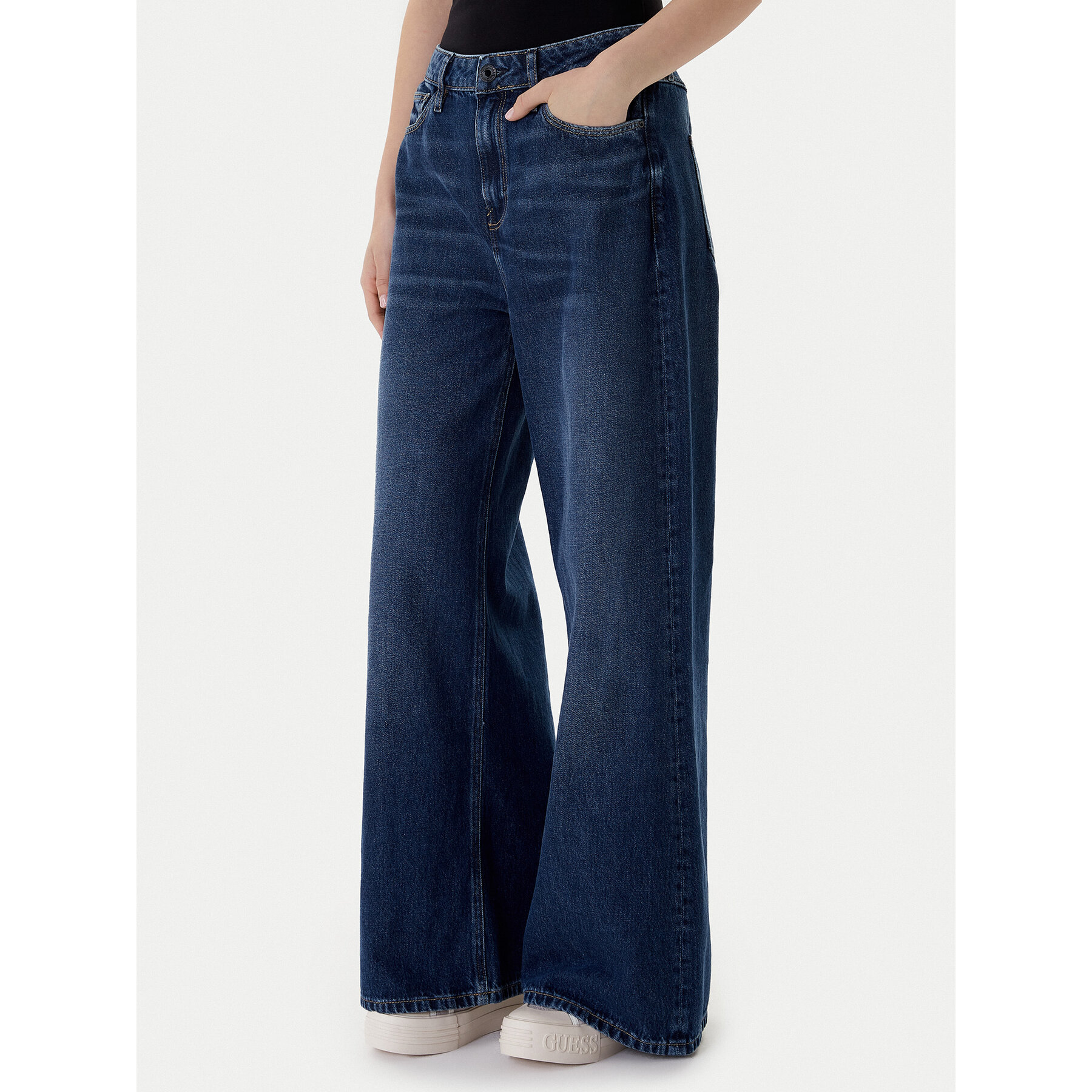 Guess Jeansy W6RA82 D3Y0L Niebieski Wide Fit