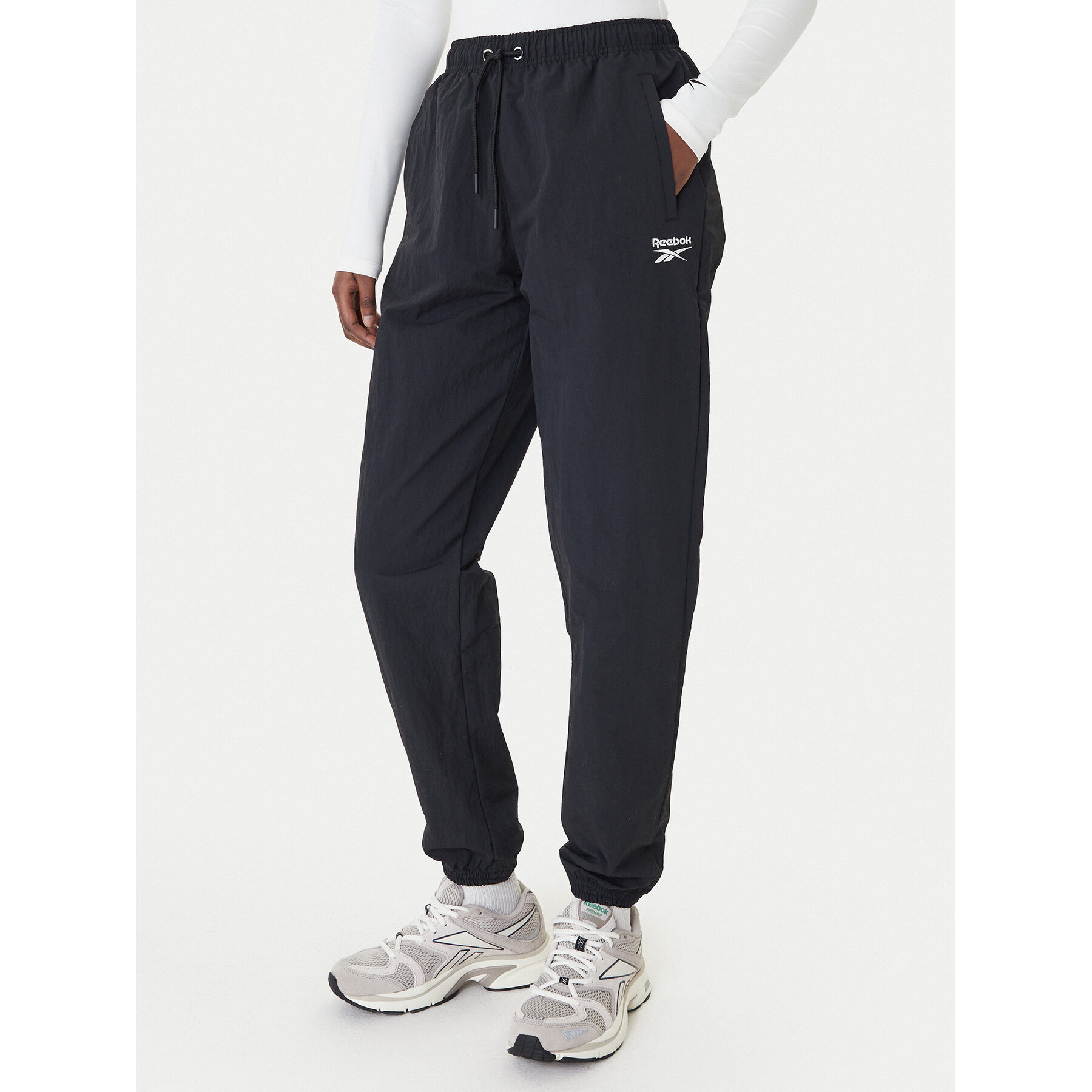 Reebok Spodnie dresowe Galina RK25518CCW Czarny Relaxed Fit