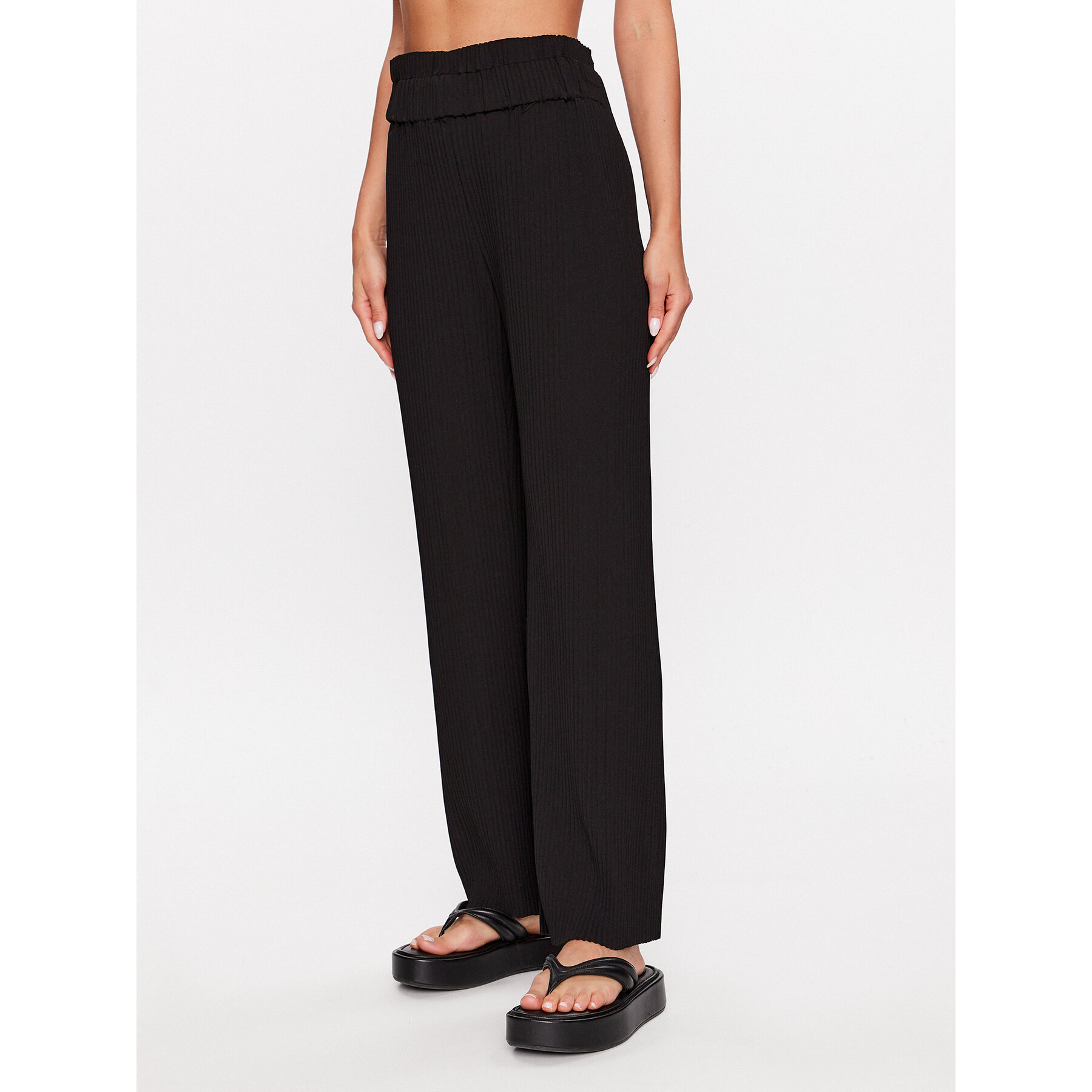 YAS Spodnie materiałowe 26028051 Czarny Regular Fit