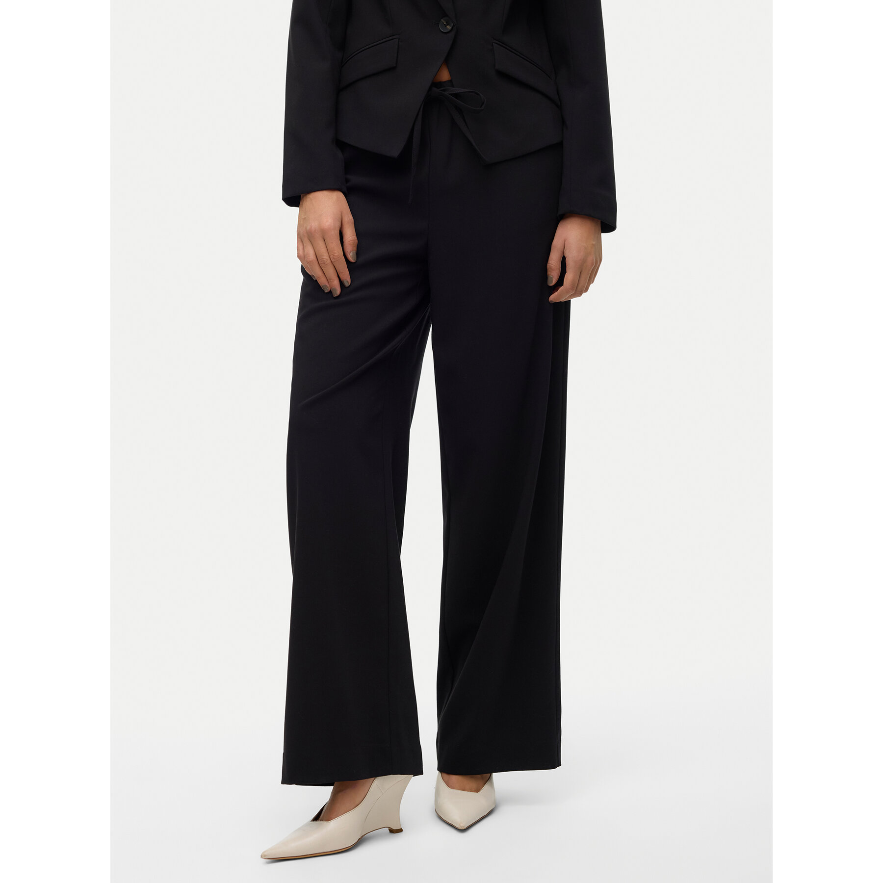 Vero Moda Spodnie materiałowe Babette 10320601 Czarny Straight Fit