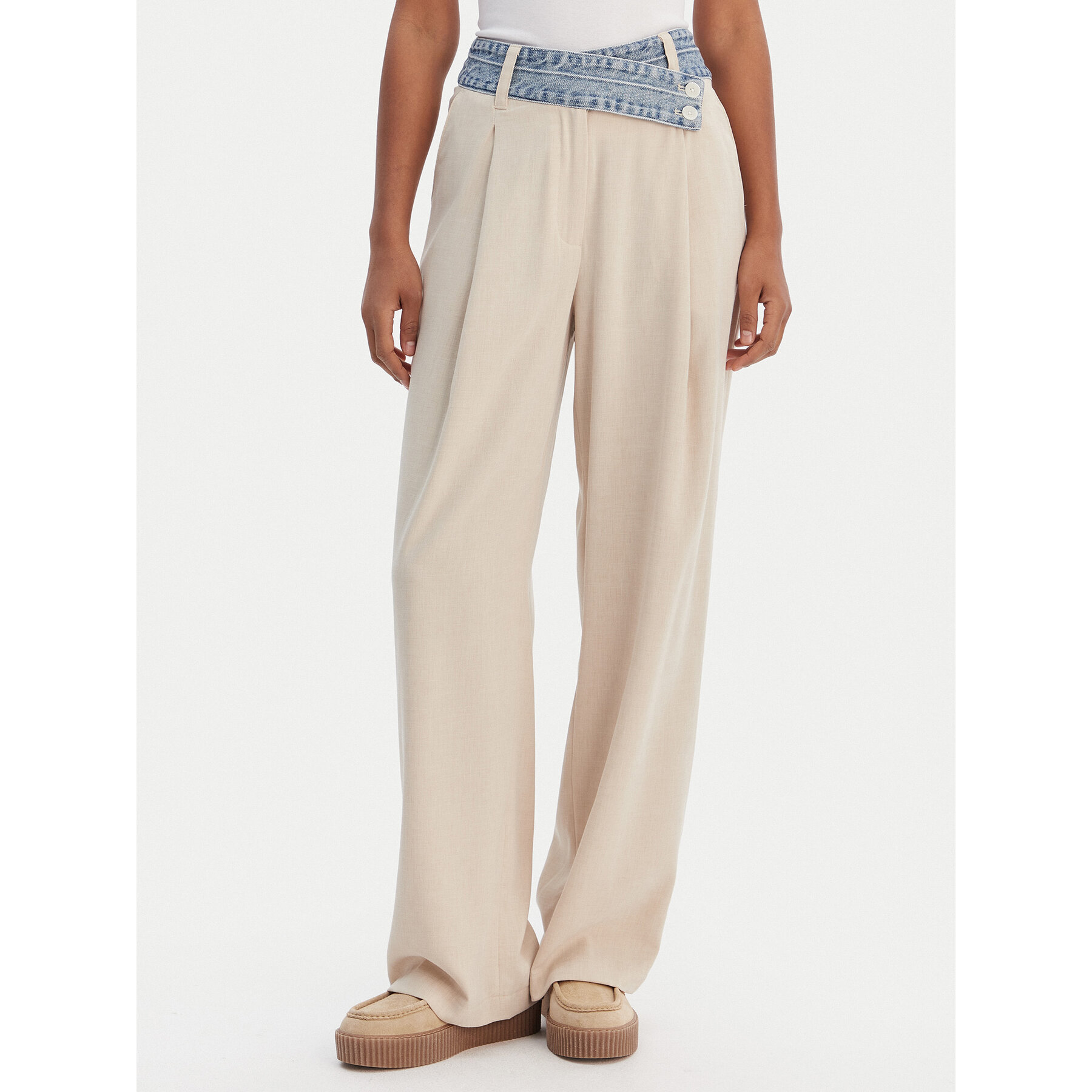 Desigual Spodnie materiałowe 26SWPW28 Beżowy Regular Fit