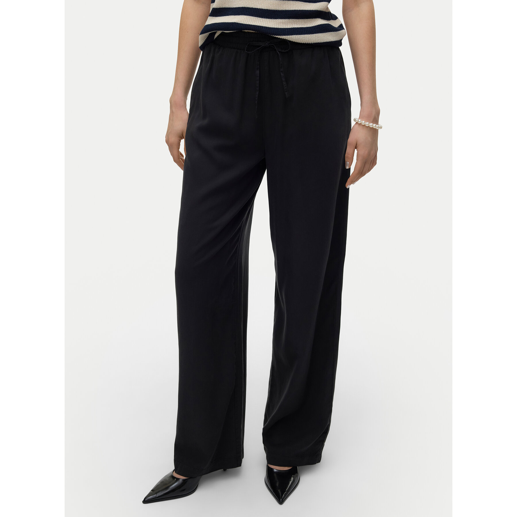 Vero Moda Spodnie materiałowe Bree 10304898 Czarny Loose Fit