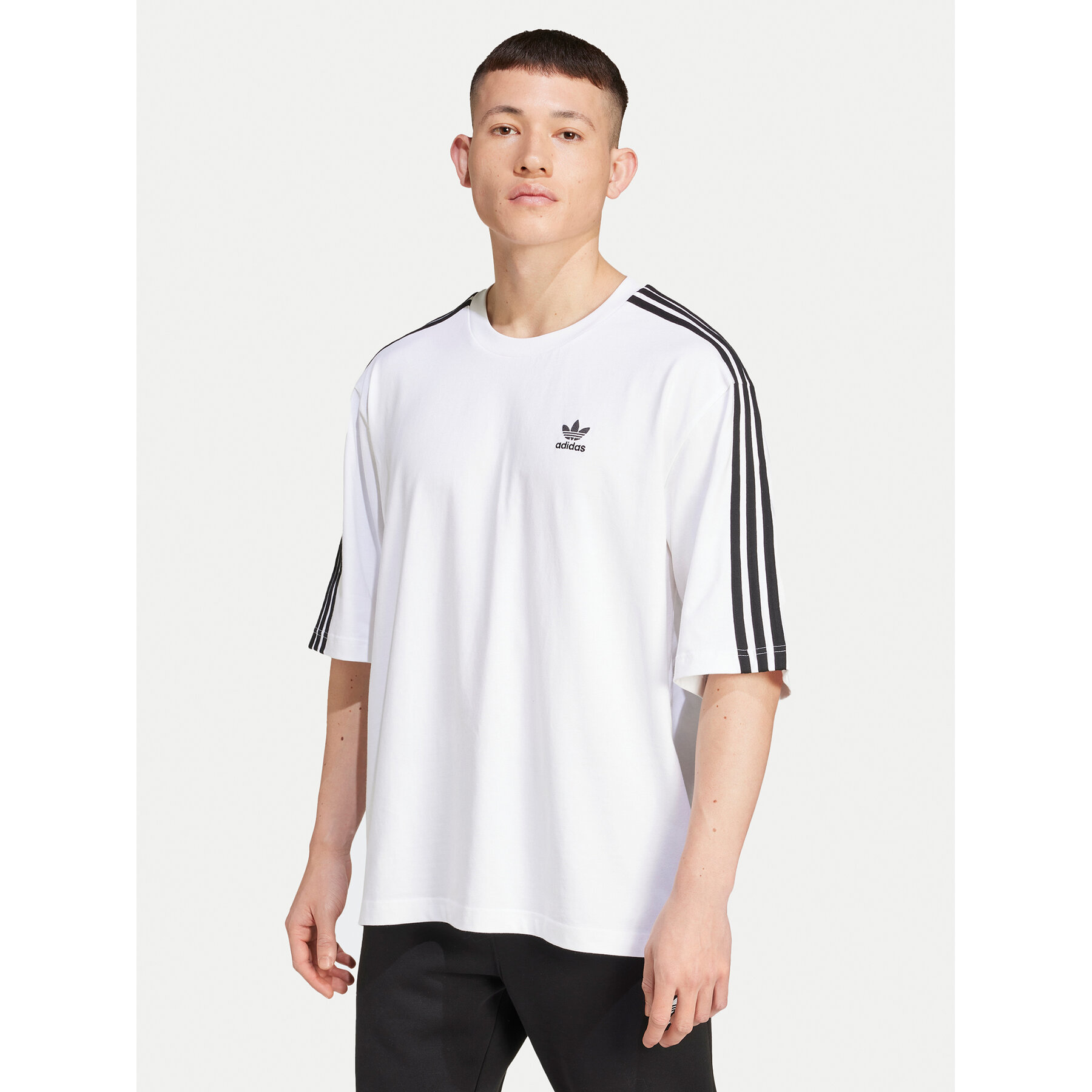 adidas T-Shirt adicolor IZ2474 Biały Oversize