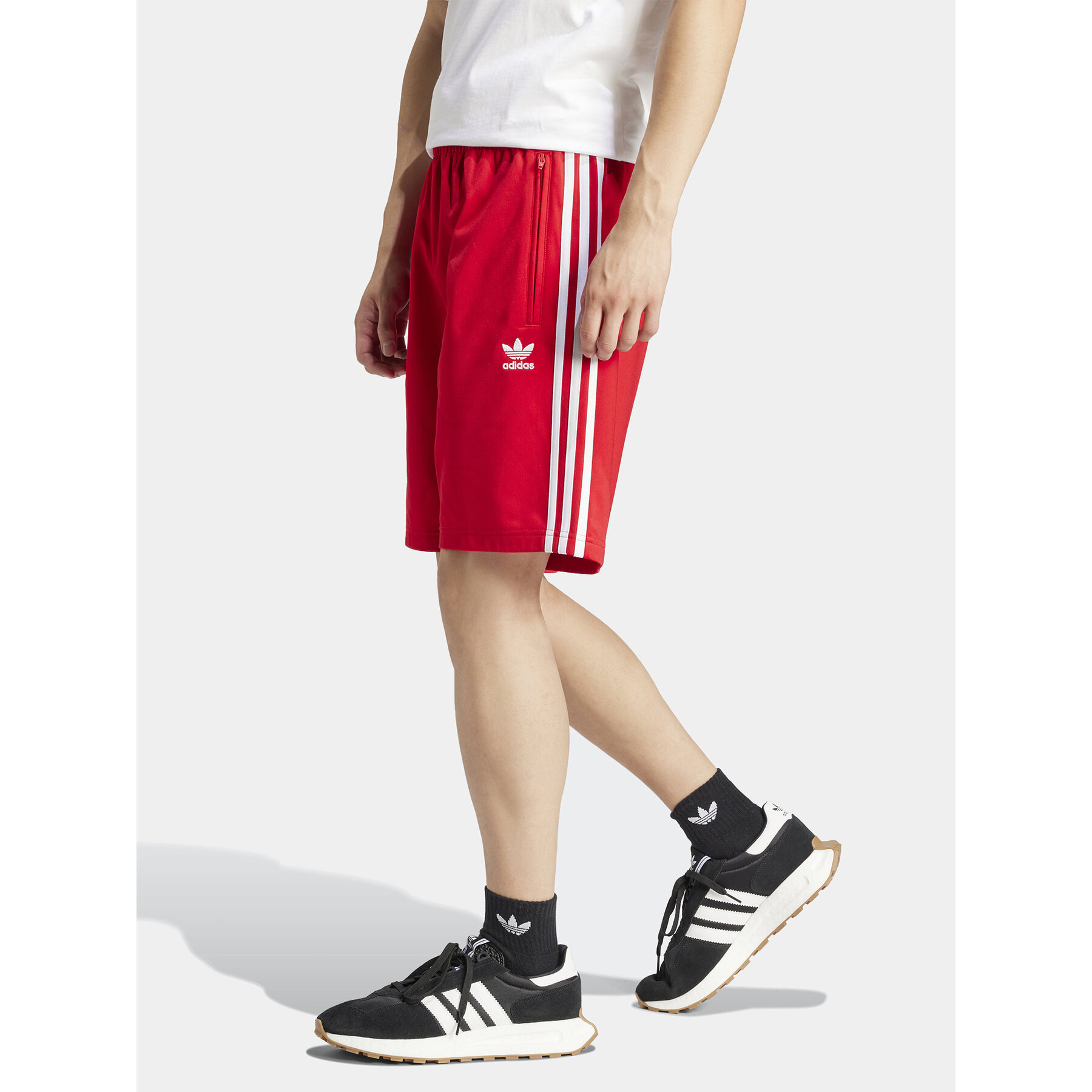 adidas Szorty sportowe adicolor Firebird IM9421 Czerwony Regular Fit