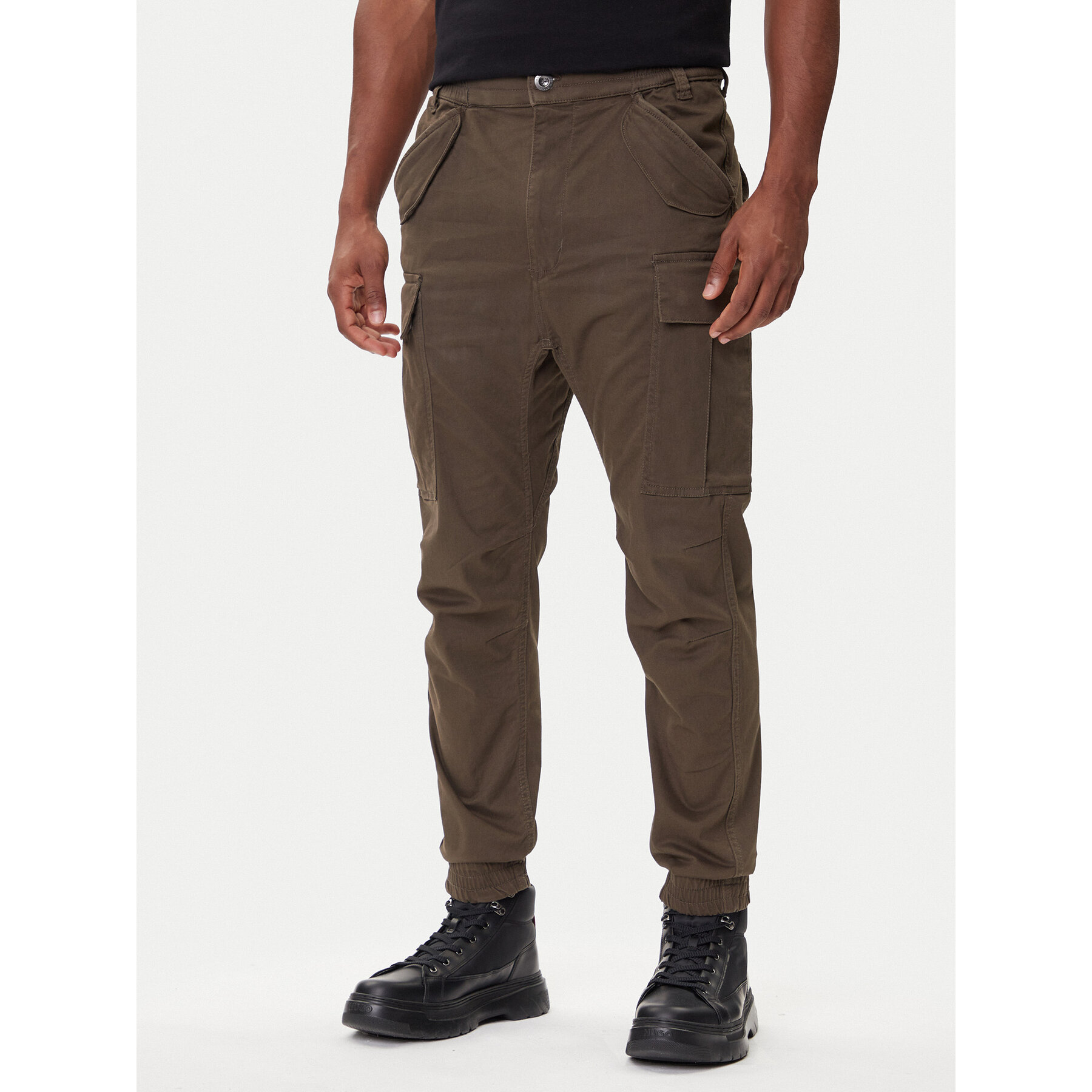 Alpha Industries Joggery Airman 188201 Zielony Tapered Fit