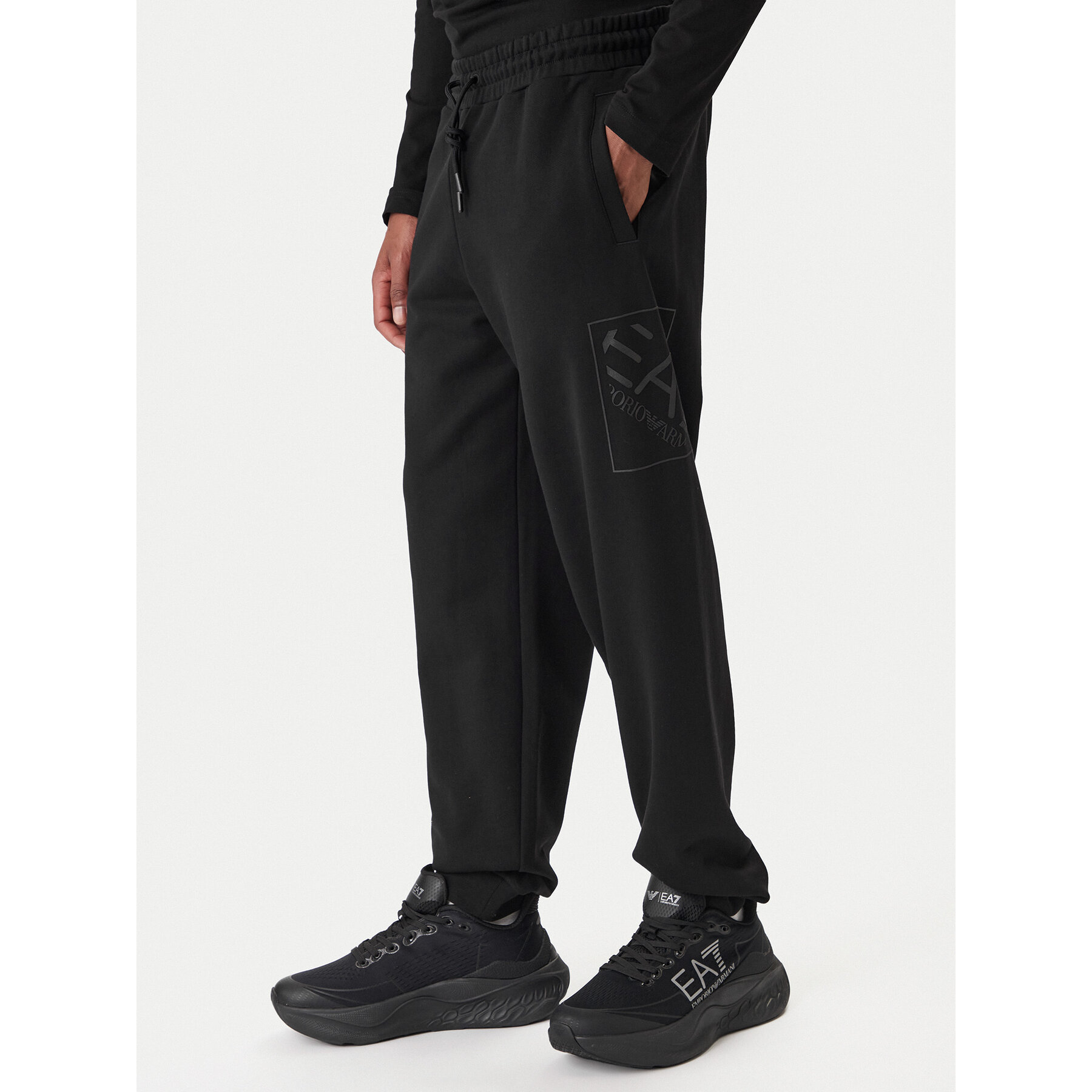EA7 Emporio Armani Spodnie dresowe 7M001492 AF17787 UC001 Czarny Regular Fit