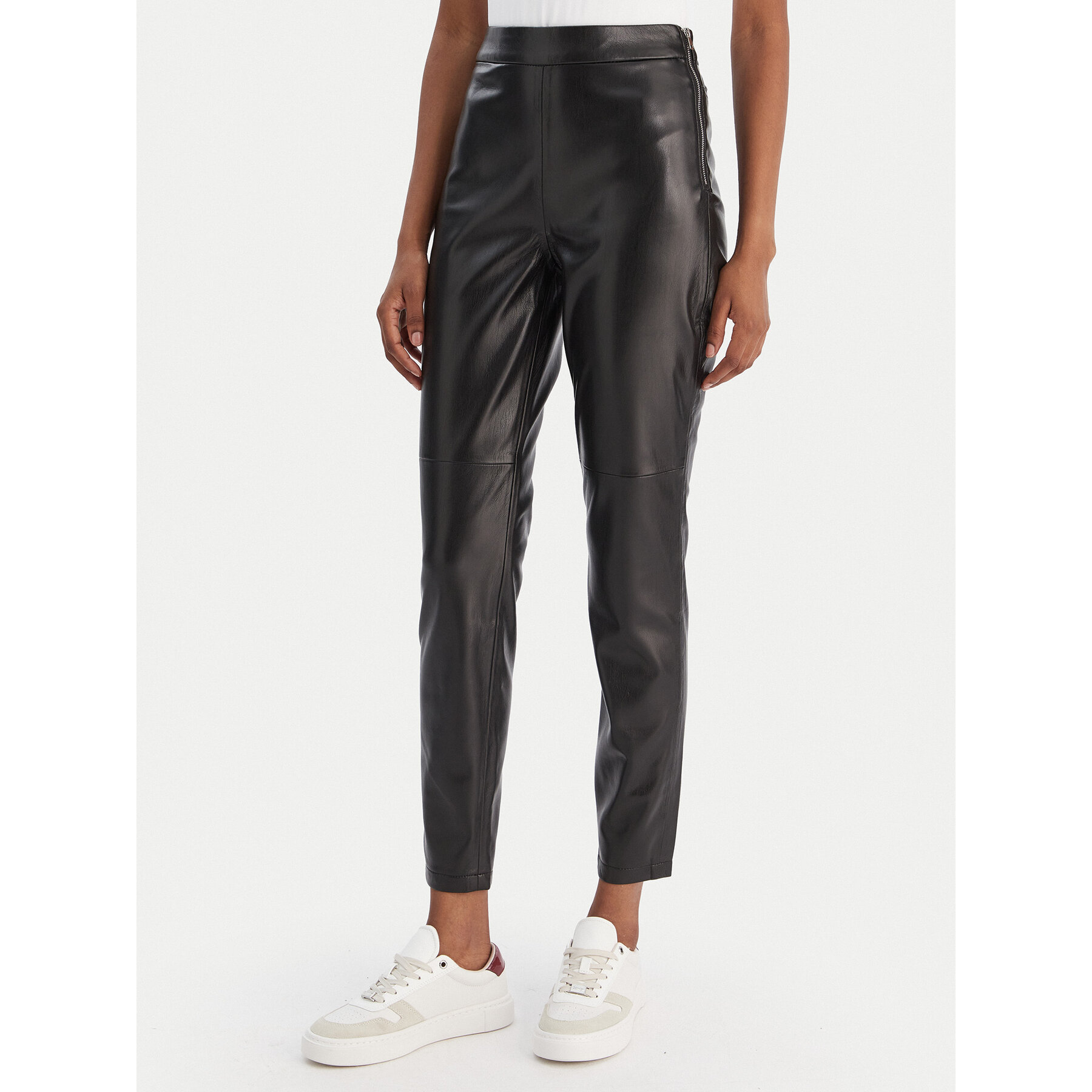 BOSS Spodnie z imitacji skóry C_Taskin 50551469 Czarny Slim Fit