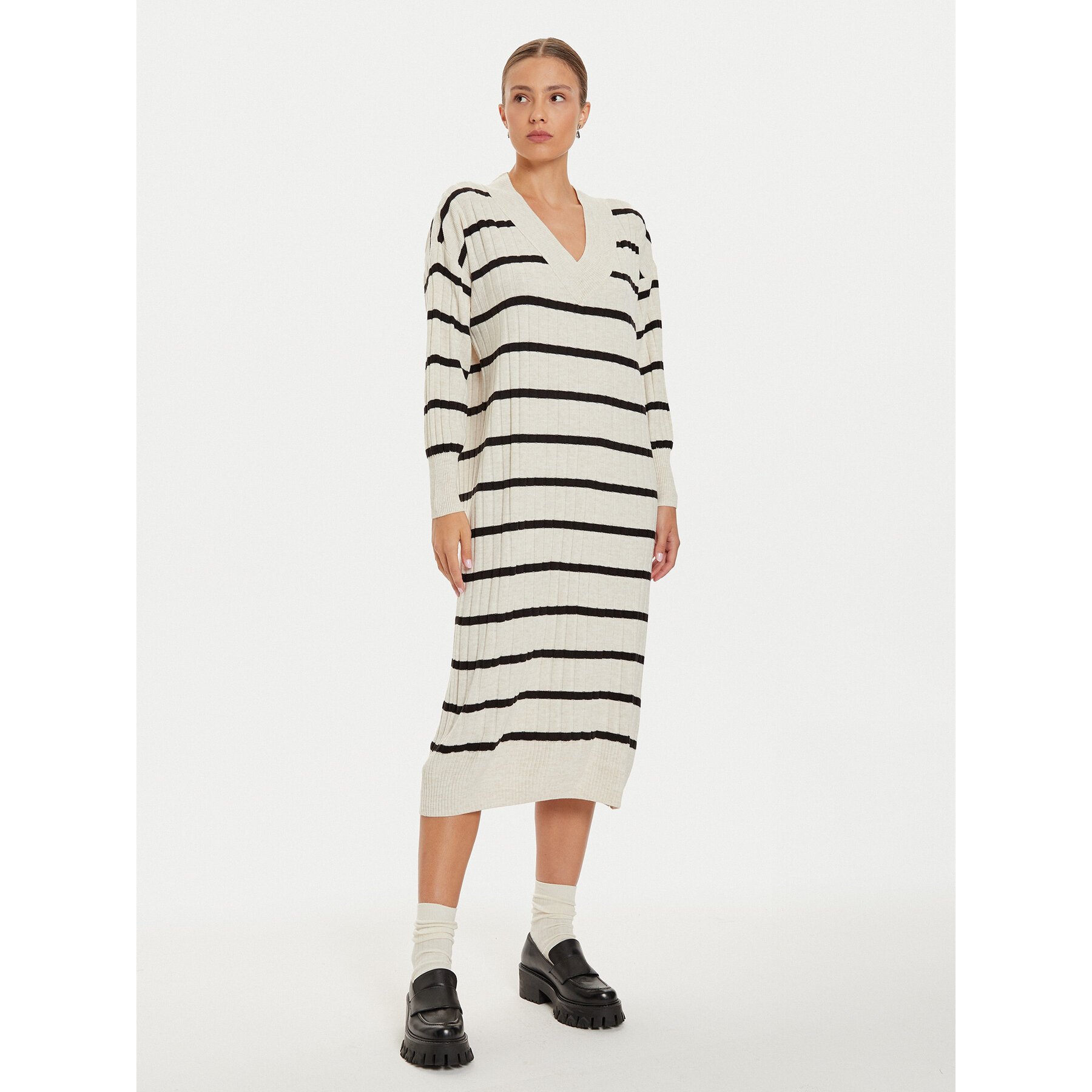 ONLY Sukienka dzianinowa New Tessa 15236372 Beżowy Relaxed Fit