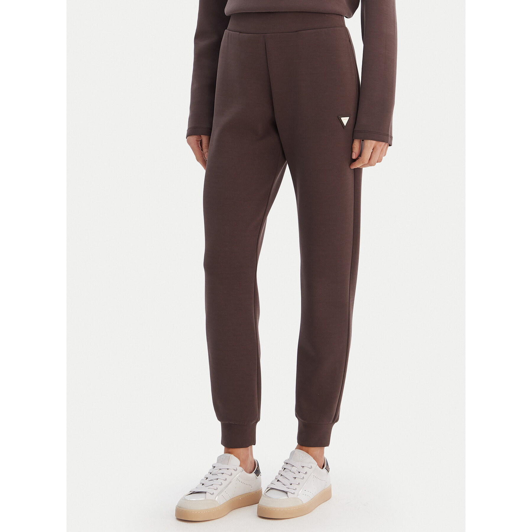 Guess Spodnie dresowe V4YB08 KCAY2 Brązowy Regular Fit
