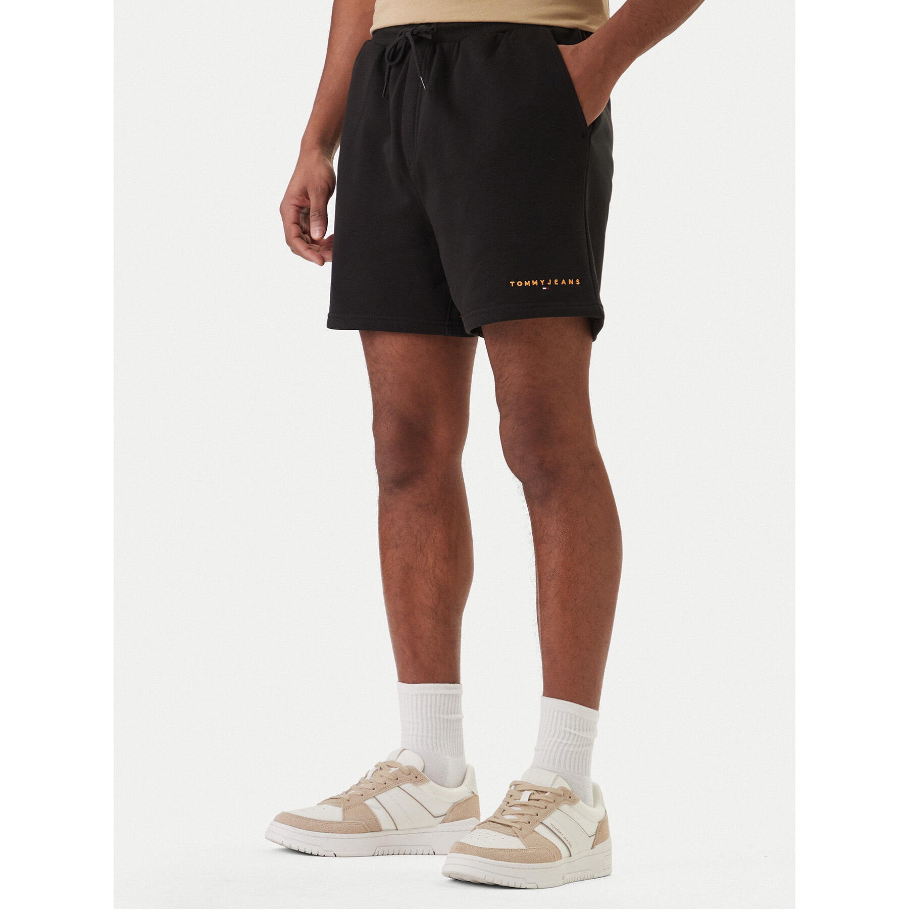 Tommy Jeans Szorty sportowe Contrast Linear DM0DM22697 Czarny Regular Fit