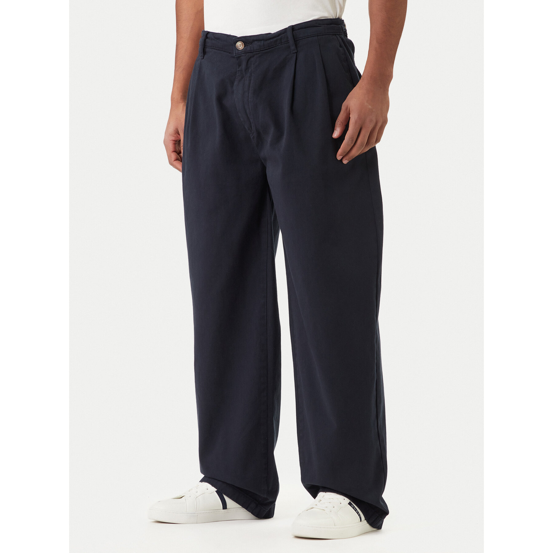 Guess Jeans Spodnie materiałowe M6RB59 WGCV1 Granatowy Relaxed Fit
