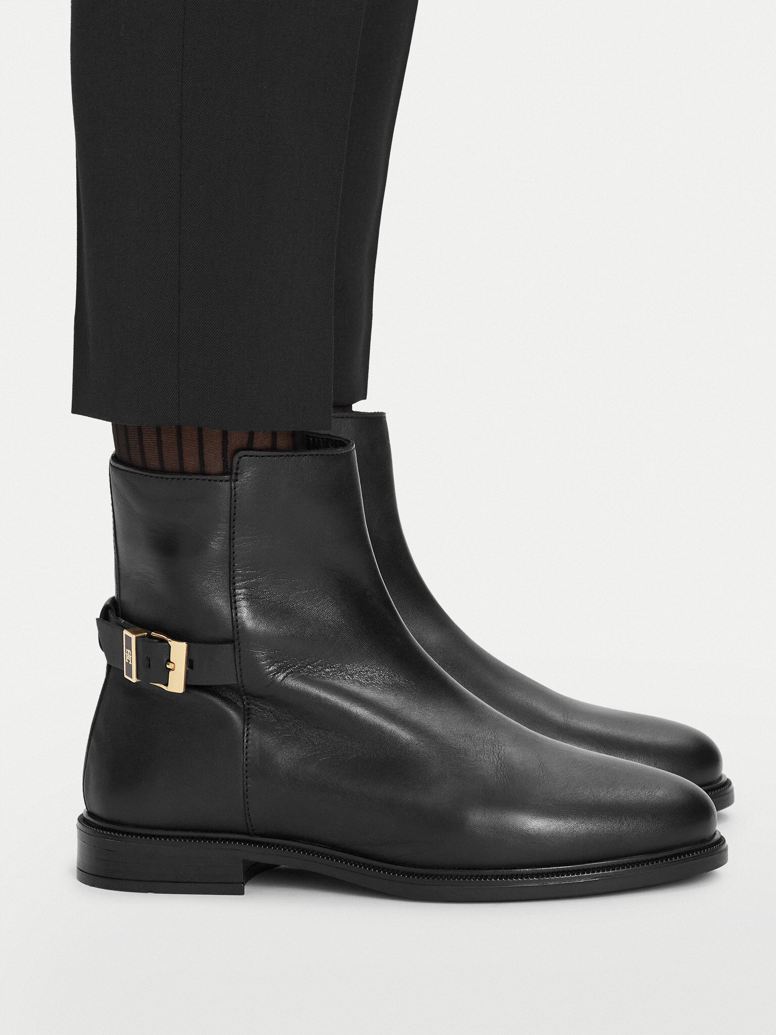 Tommy Hilfiger Stivaletti Th Buckle Leather Ankle Boot FW0FW09486 Nero