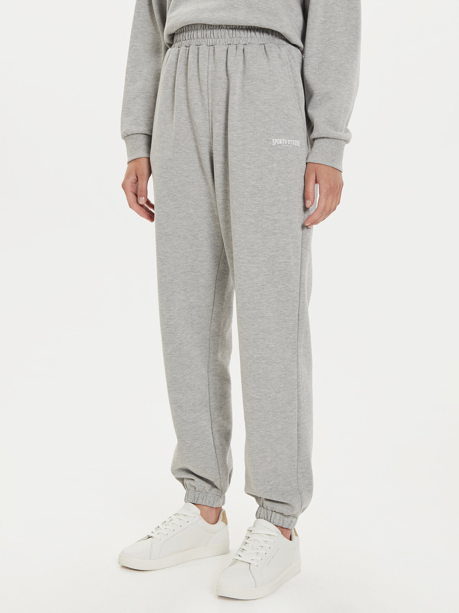 Athlecia Athlecia Spodnie dresowe Giannis W Sweat EA243382 Szary Regular Fit
